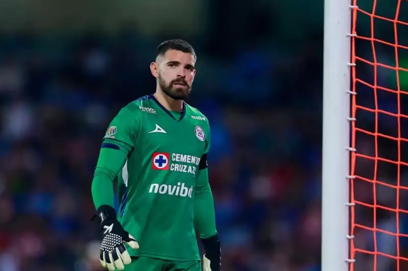 منافس بيراميدز المحتمل.. حارس كروز أزول: من المذهب مواجهة باريس في نهائي إنتركونتيننتال 